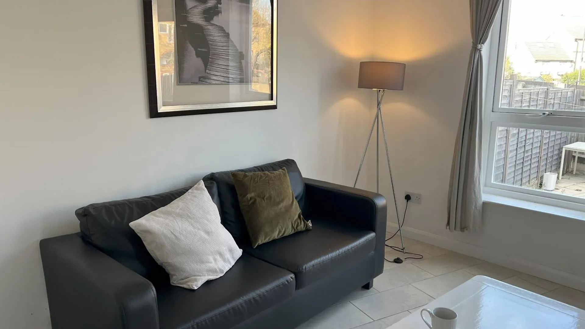 En-Suite Double Room On Riverside Of Canada Water London Homestay
