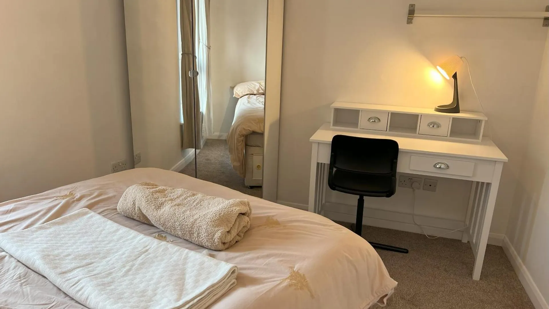 En-Suite Double Room On Riverside Of Canada Water London