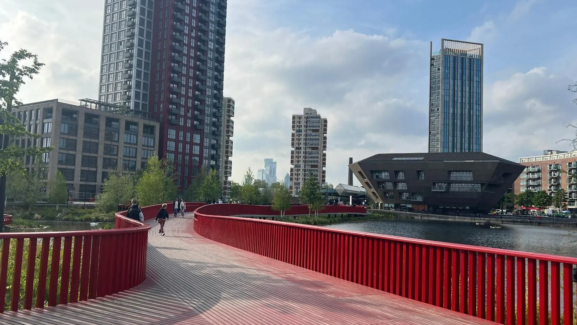 En-Suite Double Room On Riverside Of Canada Water London Homestay