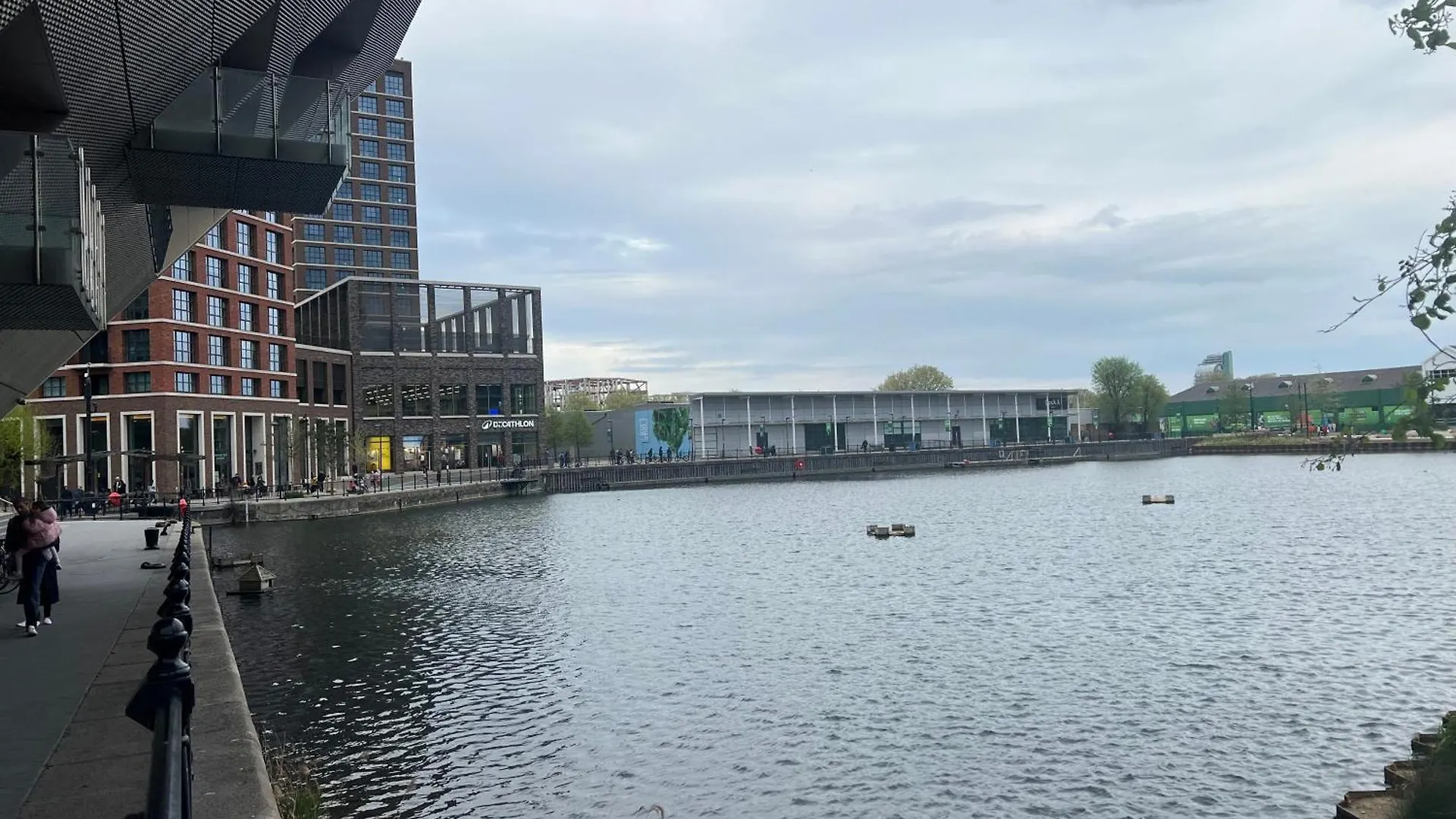 En-Suite Double Room On Riverside Of Canada Water London